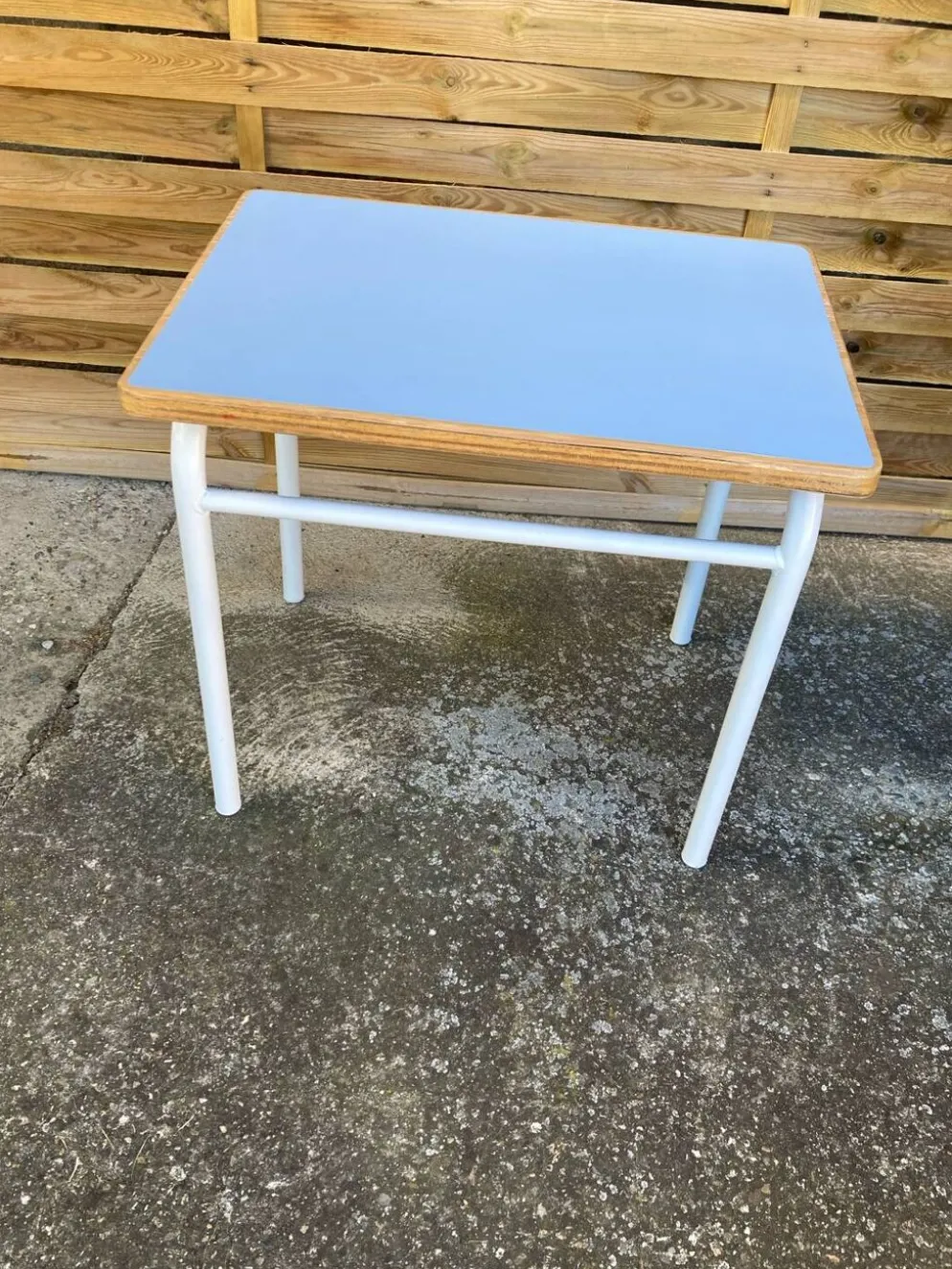 Bureau maternelle et sa chaise