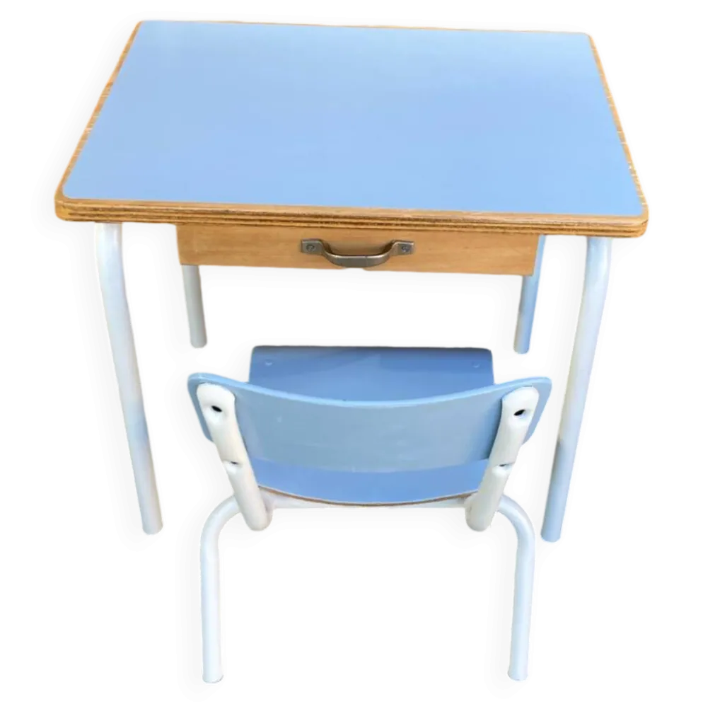 Bureau maternelle et sa chaise
