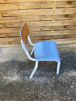 Bureau maternelle et sa chaise