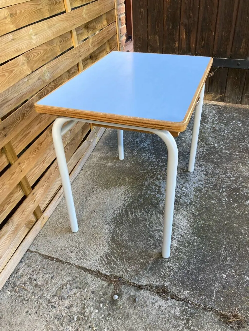 Bureau maternelle et sa chaise