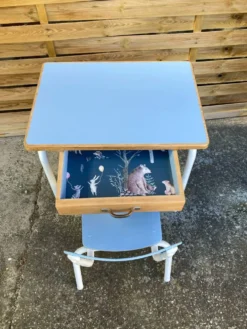 Bureau maternelle et sa chaise