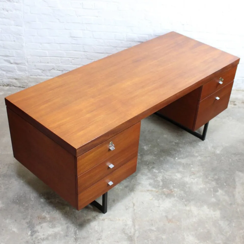 Bureau "Ministre" par Pierre Guariche pour Meurop 1961