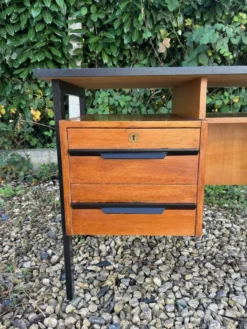 bureau moderniste des années 50