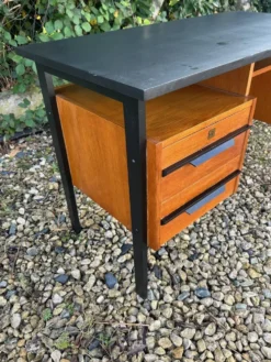 bureau moderniste des années 50