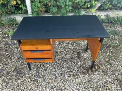 bureau moderniste des années 50