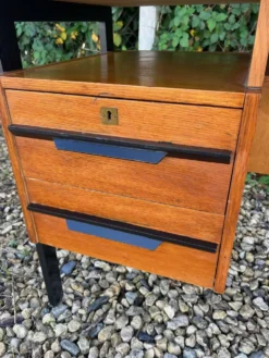 bureau moderniste des années 50