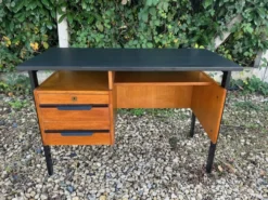 bureau moderniste des années 50