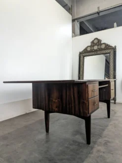 Bureau moderniste en bois exotique
