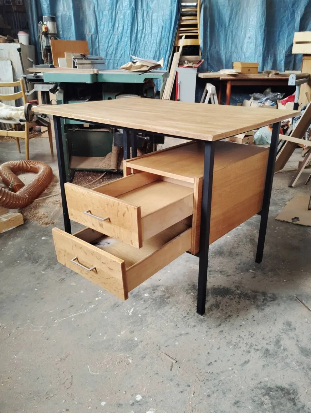 Bureau moderniste ou industriel