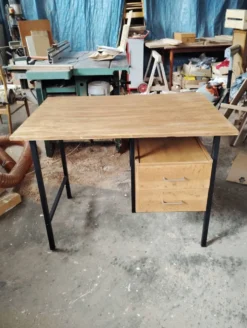 Bureau moderniste ou industriel