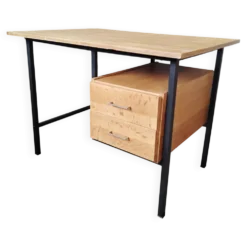 Bureau moderniste ou industriel