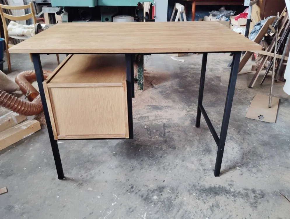 Bureau moderniste ou industriel