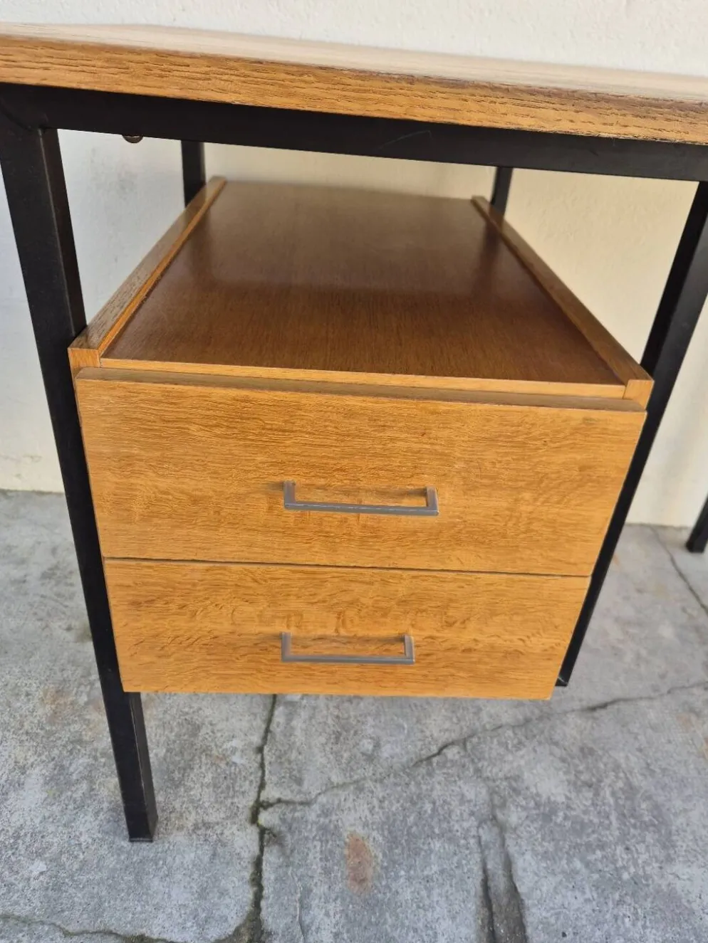 Bureau moderniste vintage design en chêne 1950s