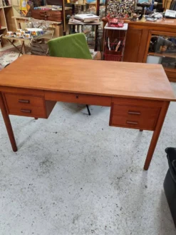 Bureau moderniste vintage style scandinave années 60