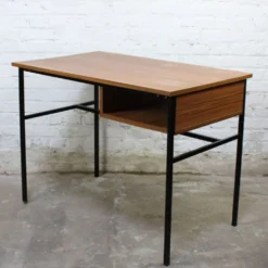 Bureau modèle "Junior" de Pierre Guariche pour Meurop 1965
