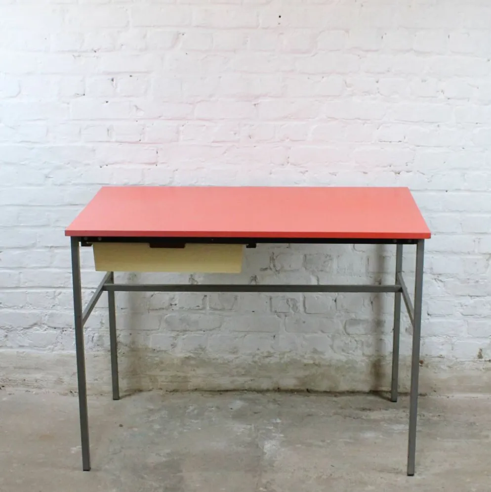 Bureau modèle "Junior" par Pierre Guariche pour Meurop