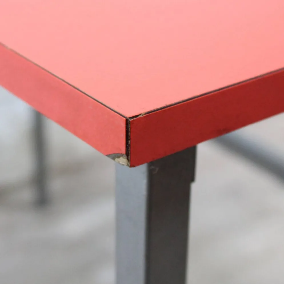 Bureau modèle "Junior" par Pierre Guariche pour Meurop