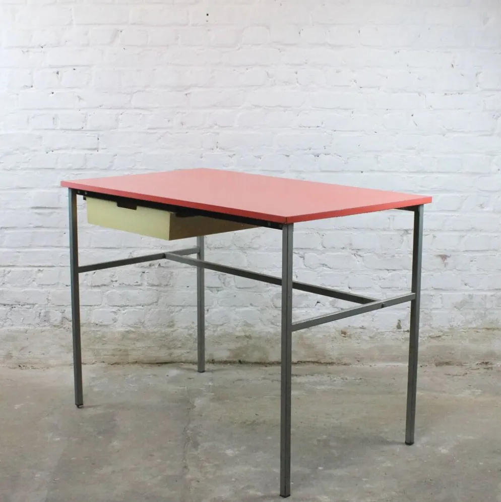 Bureau modèle "Junior" par Pierre Guariche pour Meurop