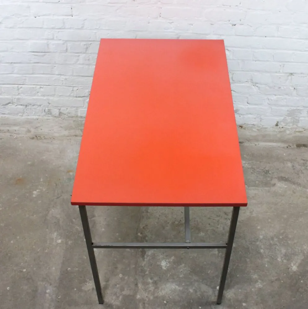 Bureau modèle "Junior" par Pierre Guariche pour Meurop