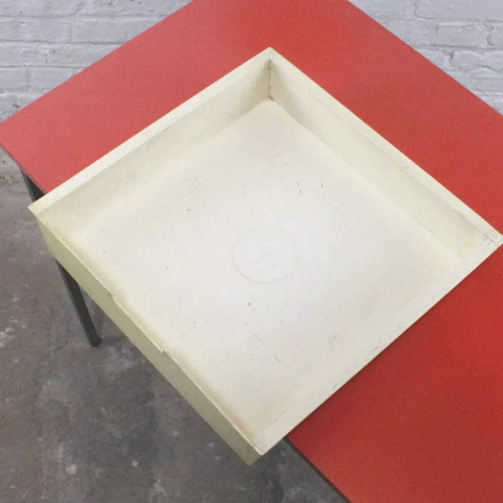 Bureau modèle "Junior" par Pierre Guariche pour Meurop