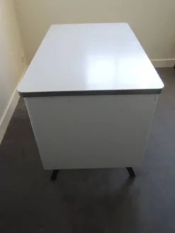 Bureau métallique