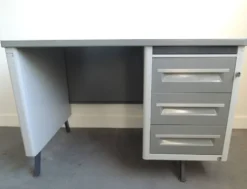 Bureau métallique