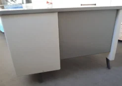Bureau métallique