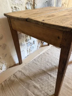Bureau ou table d’appoint rénové