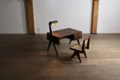 Bureau Pierre Jeanneret avec lampe intégrée, Chandigarh, années 1950