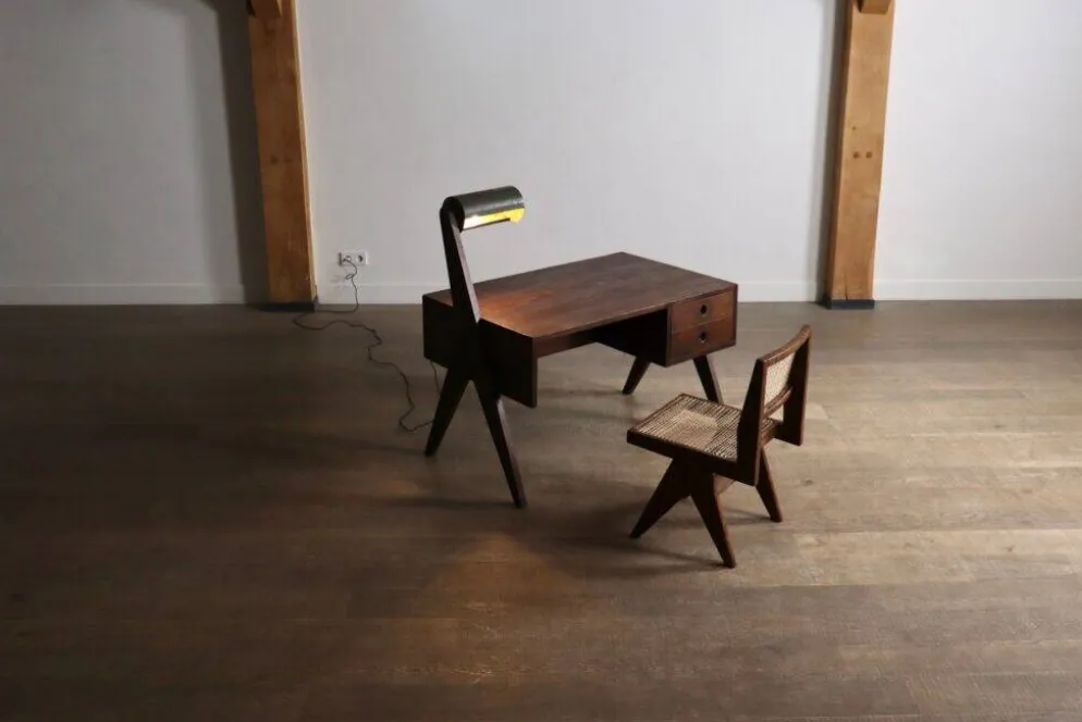 Bureau Pierre Jeanneret avec lampe intégrée, Chandigarh, années 1950