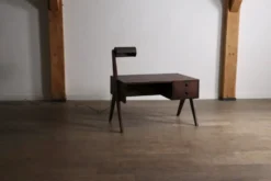 Bureau Pierre Jeanneret avec lampe intégrée, Chandigarh, années 1950