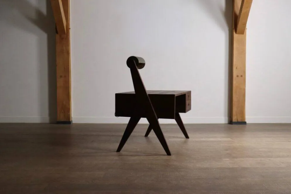 Bureau Pierre Jeanneret avec lampe intégrée, Chandigarh, années 1950