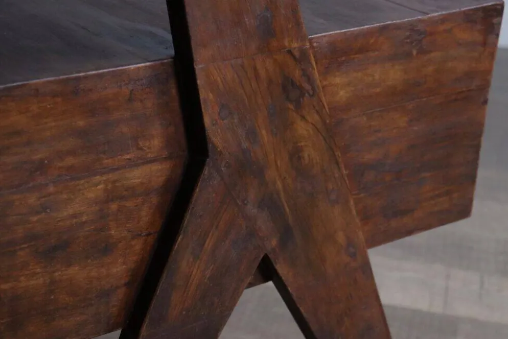 Bureau Pierre Jeanneret avec lampe intégrée, Chandigarh, années 1950