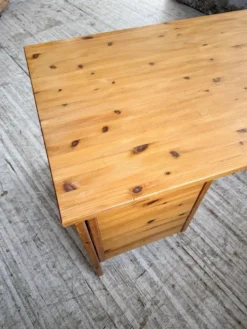 Bureau pin suédois style aperldoon 1970