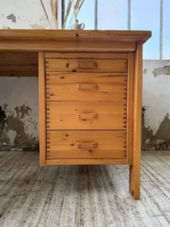 Bureau pin suédois style aperldoon 1970
