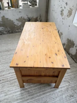 Bureau pin suédois style aperldoon 1970