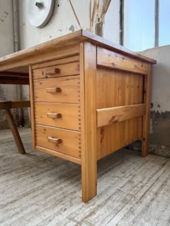 Bureau pin suédois style aperldoon 1970