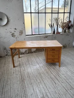 Bureau pin suédois style aperldoon 1970