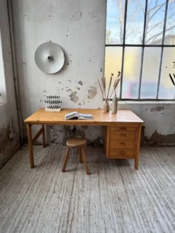 Bureau pin suédois style aperldoon 1970