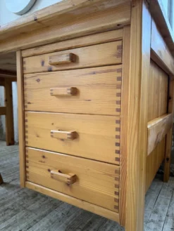 Bureau pin suédois style aperldoon 1970