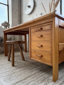 Bureau pin suédois style aperldoon 1970
