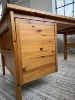 Bureau pin suédois style aperldoon 1970