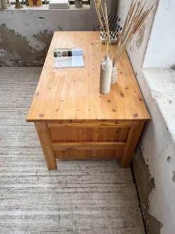 Bureau pin suédois style aperldoon 1970