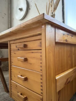 Bureau pin suédois style aperldoon 1970