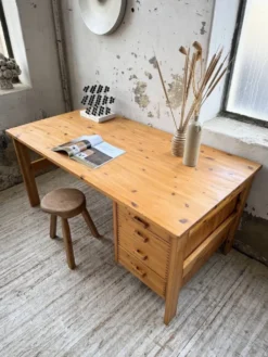 Bureau pin suédois style aperldoon 1970