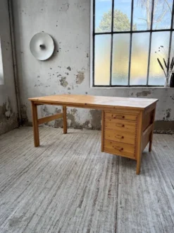Bureau pin suédois style aperldoon 1970