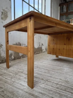 Bureau pin suédois style aperldoon 1970