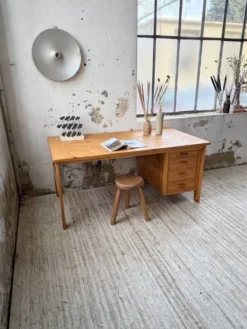 Bureau pin suédois style aperldoon 1970