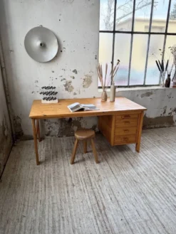 Bureau pin suédois style aperldoon 1970