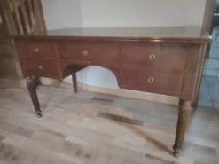 Bureau plat ancien style Louis XVI – acajou – cuir vert – 5 tiroirs